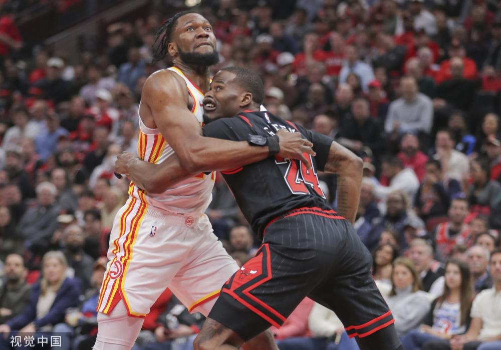 尽管她在比 尽管她在比