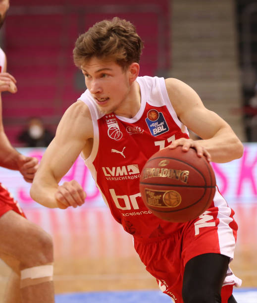 场均拦截次 场均拦截次